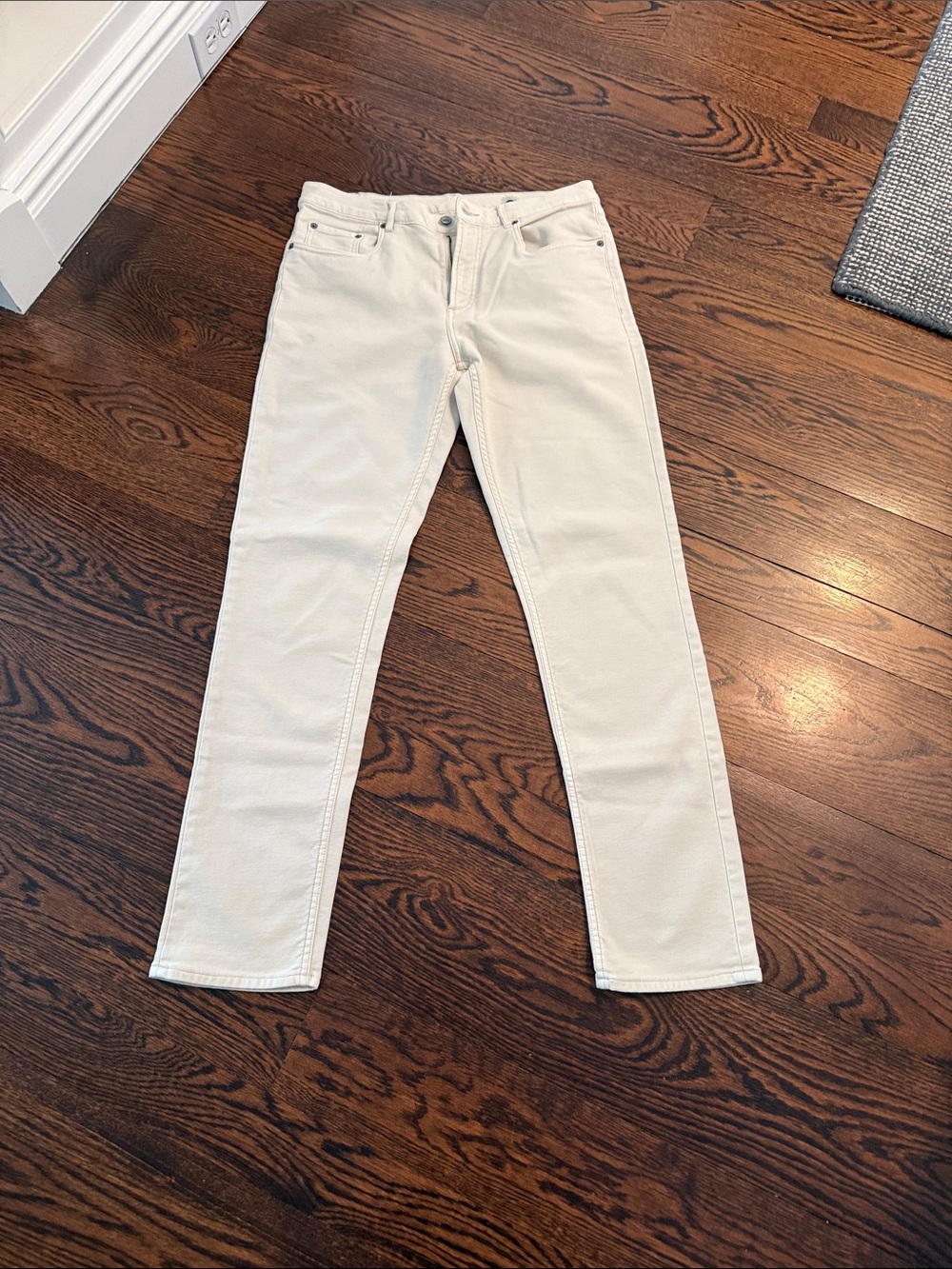 Faherty Cream Jeans with Graphic Waist Label